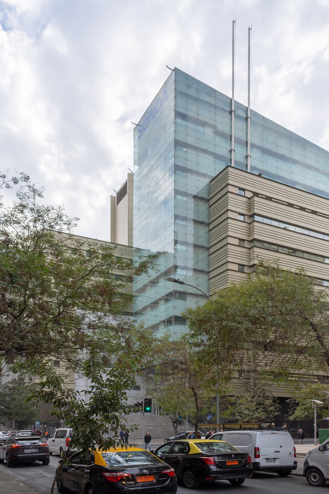 Edificio de SONDA en Santiago. Imagen de contexto sobre la compañía.