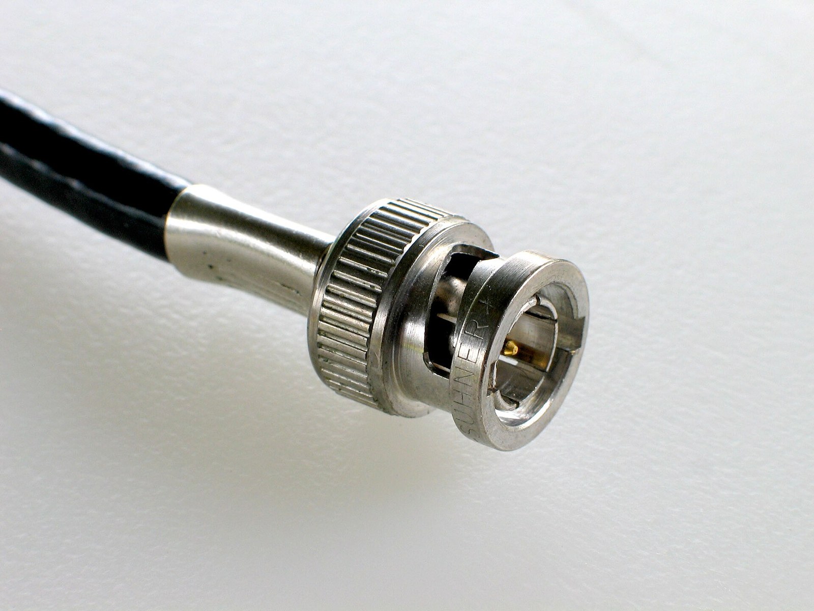 Conector BNC utilizado para conexiones coaxiales.