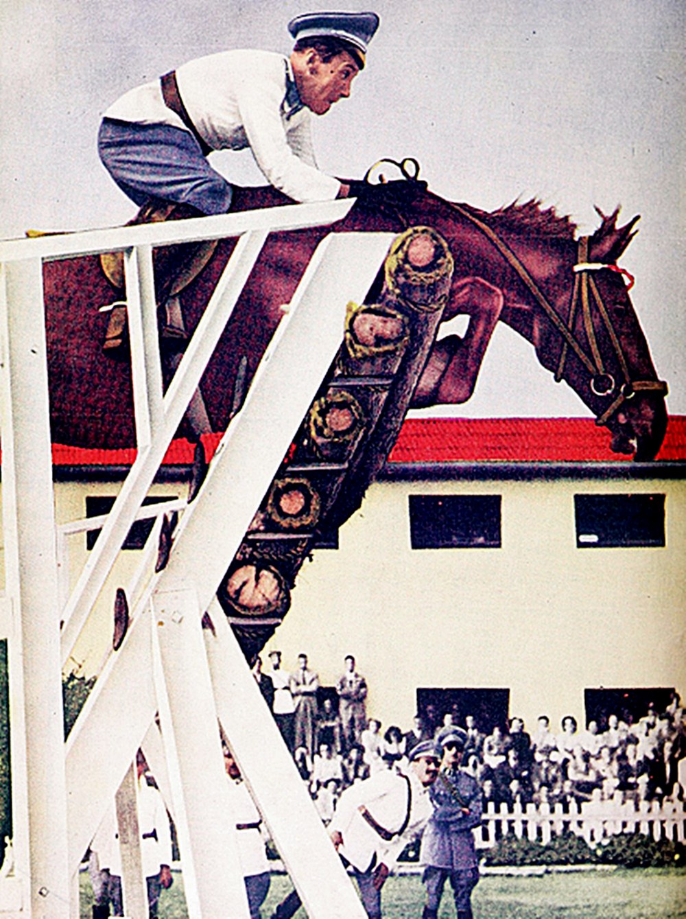 Alberto Larraguibel y Huaso durante el récord mundial de salto alto de 1949.